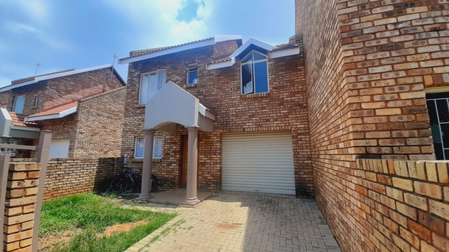 To Let 3 Bedroom Property for Rent in Potchefstroom Rural North West